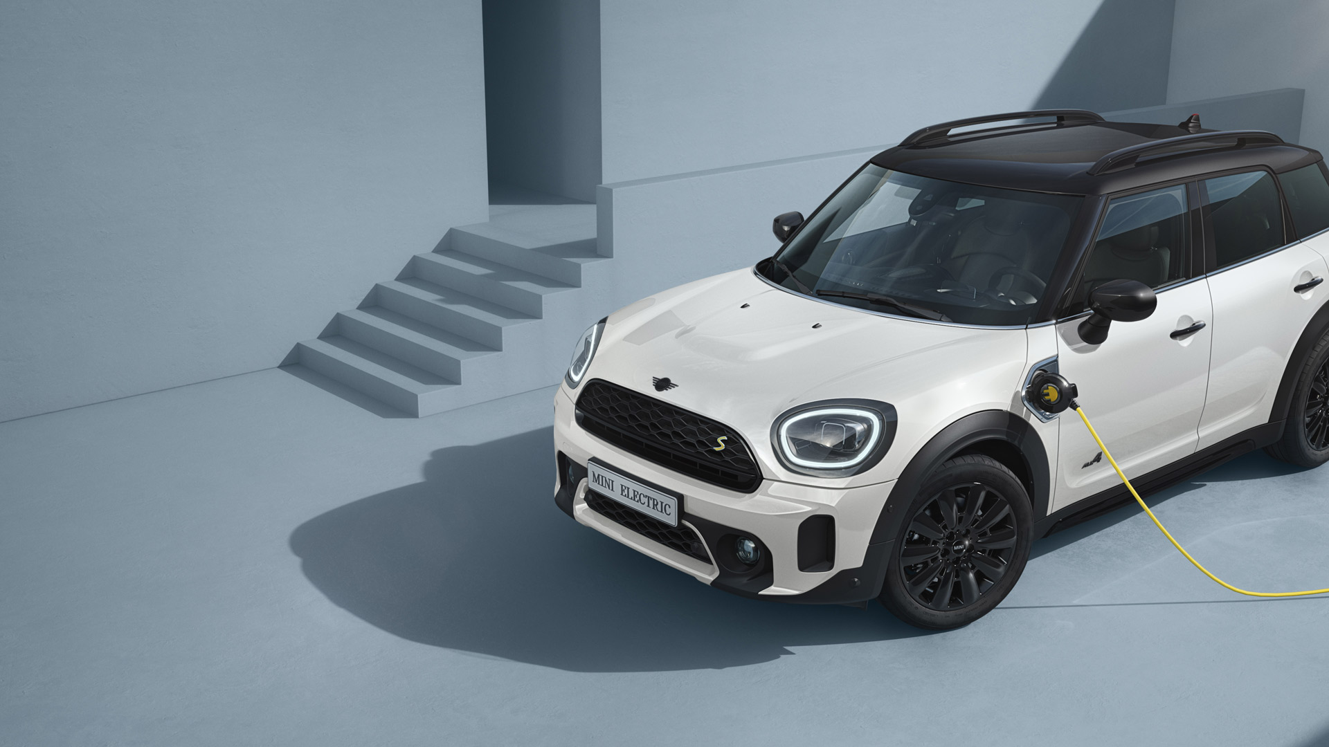 MINI Countryman פלאג-אין הייבריד - מבט צד - כסף וצהוב