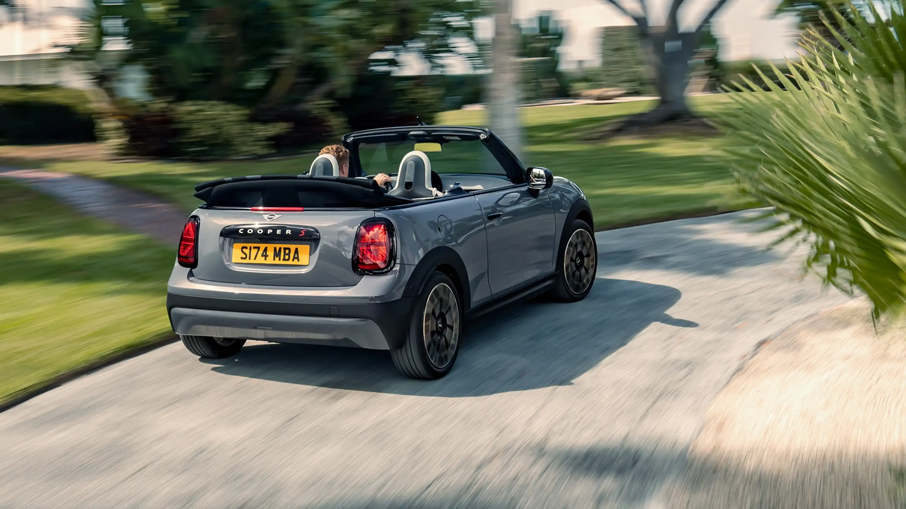 MINI Cooper‏ קבריולה - סקירה - מבט מהצד