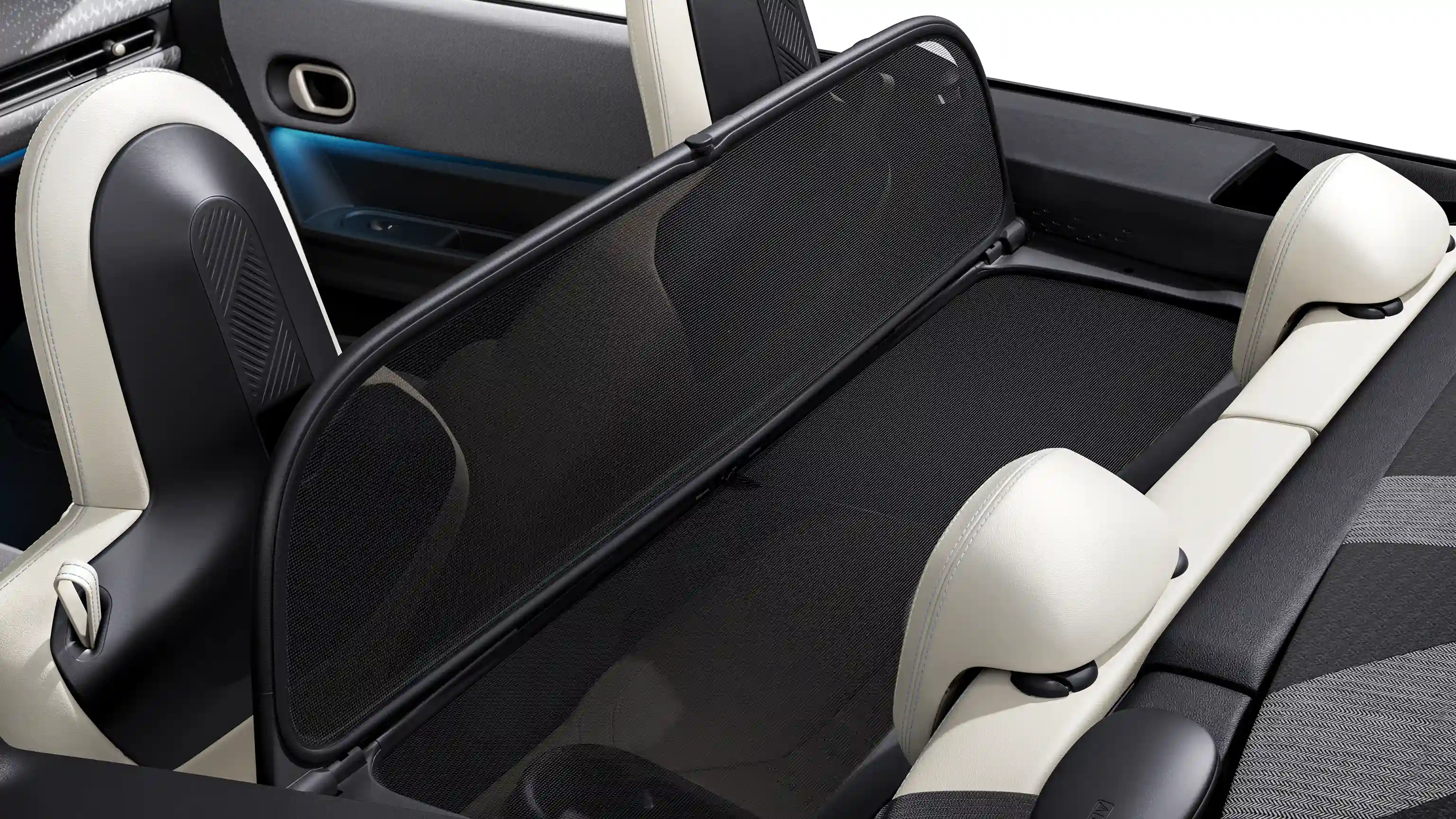 MINI Cooper‏ קבריולה - חוויית נהיגה - שמשה קדמית ומגן רוח