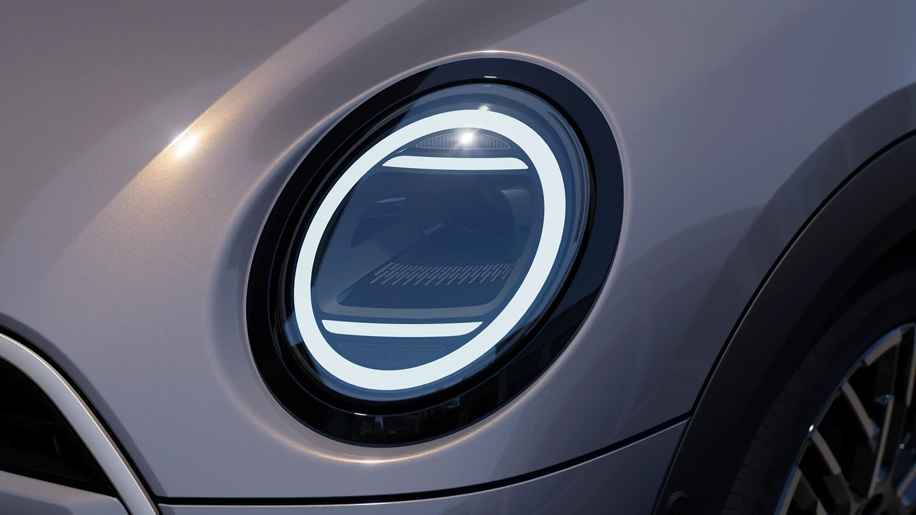 MINI Cooper קבריולה - אלמנטים עיצוביים חיצוניים מובילים - עיצוב פנסים אחוריים