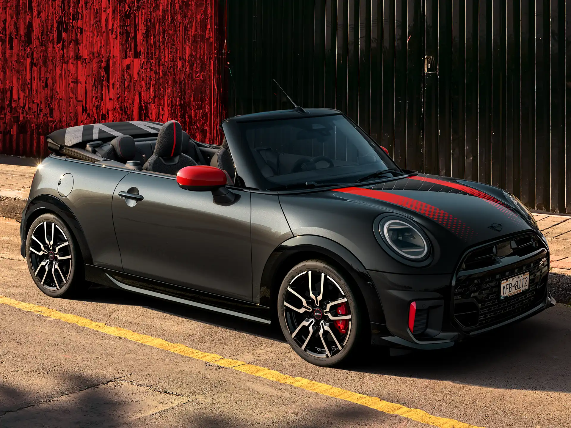 MINI John Cooper Works‏ - J01 JCW מבט מהצד