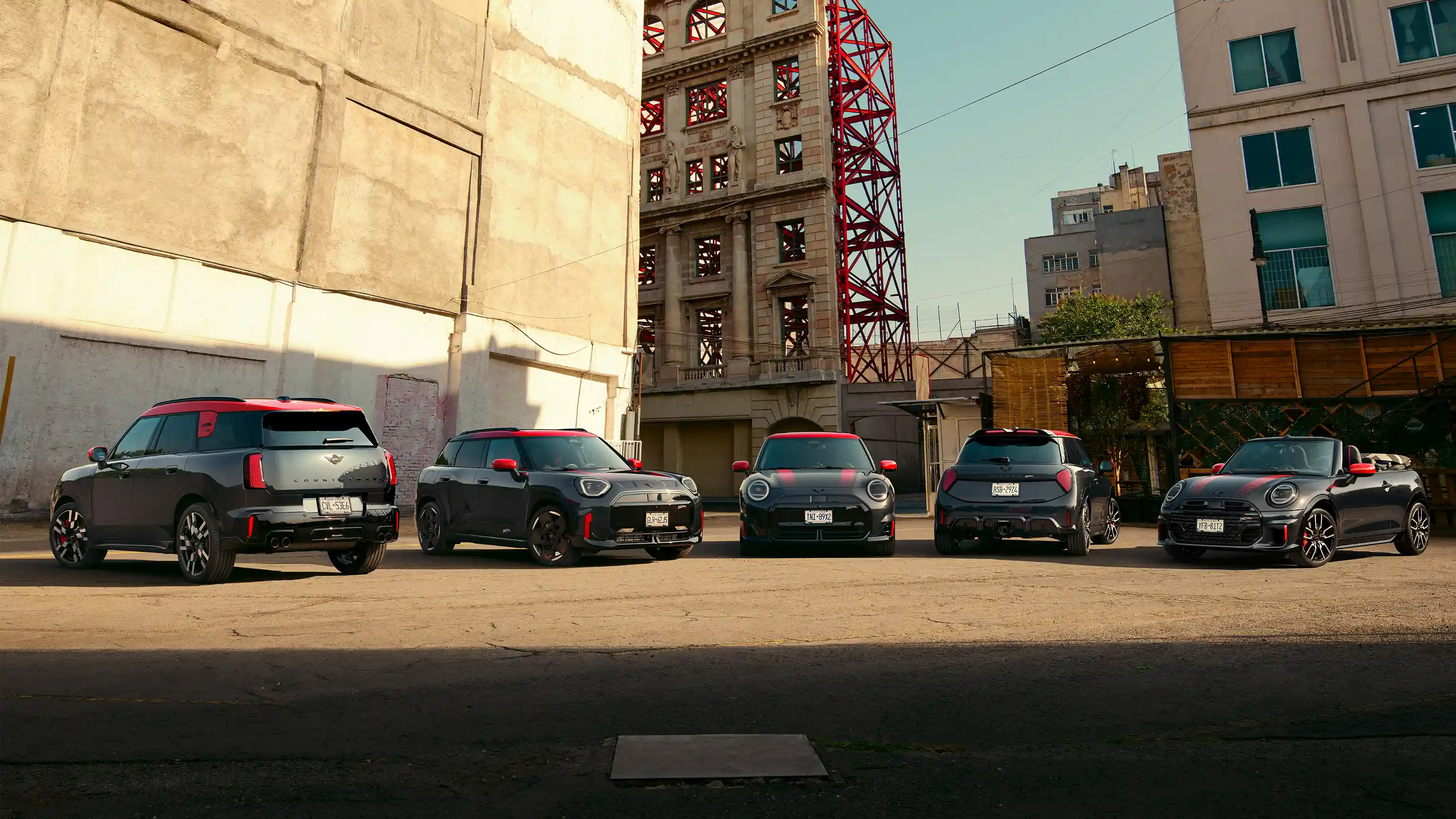 MINI John Cooper Works‏ - JCW צילום משפחתי