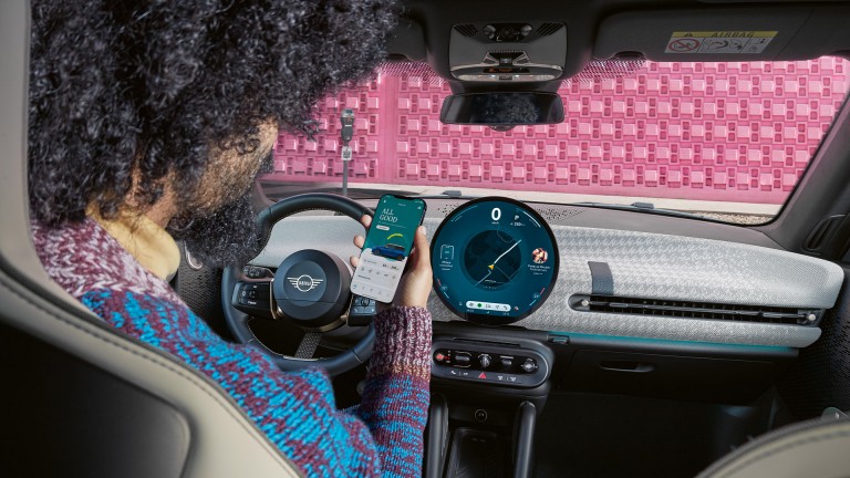 ה-MINI החשמלית - חוויה דיגיטלית - אפליקציית mini