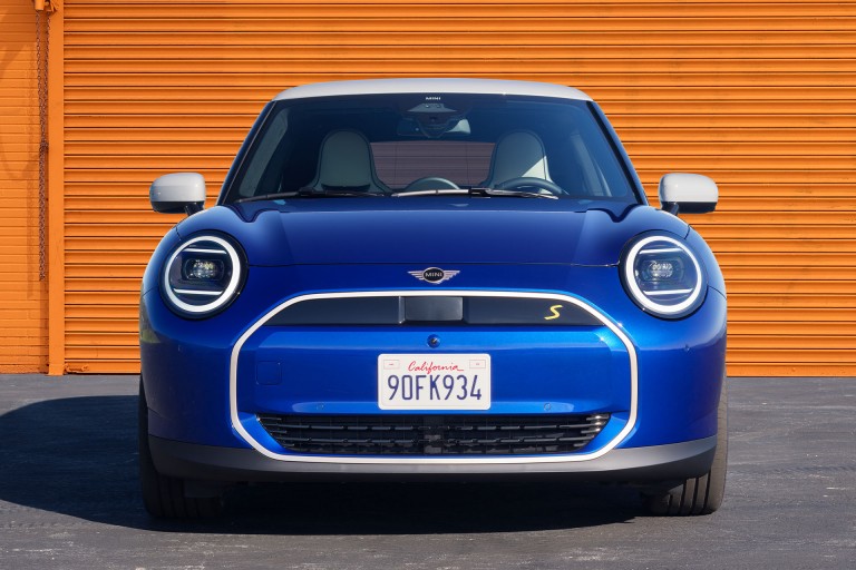 ה-MINI החשמלית - חלק חיצוני - פנסים ראשיים