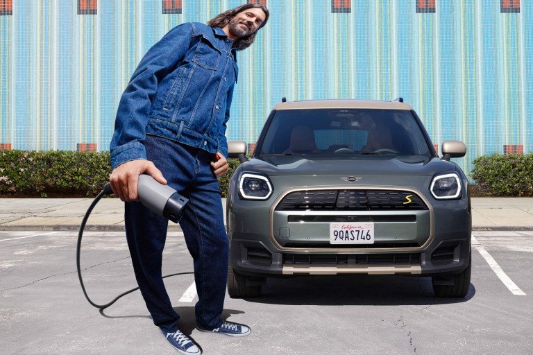 ה-MINI Countryman החשמלית - טעינה - טעינה ביתית