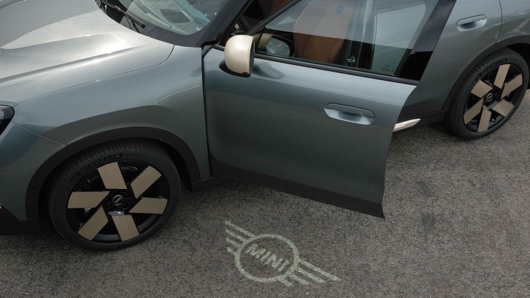 ה-MINI Countryman החשמלית - חלק חיצוני - תאורת קבלת פנים
