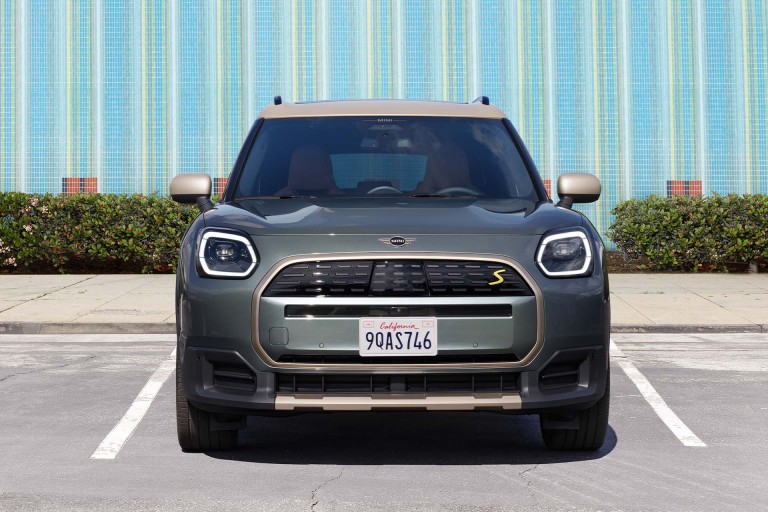 ה-MINI Countryman החשמלית - חלק חיצוני - מבט קדמי