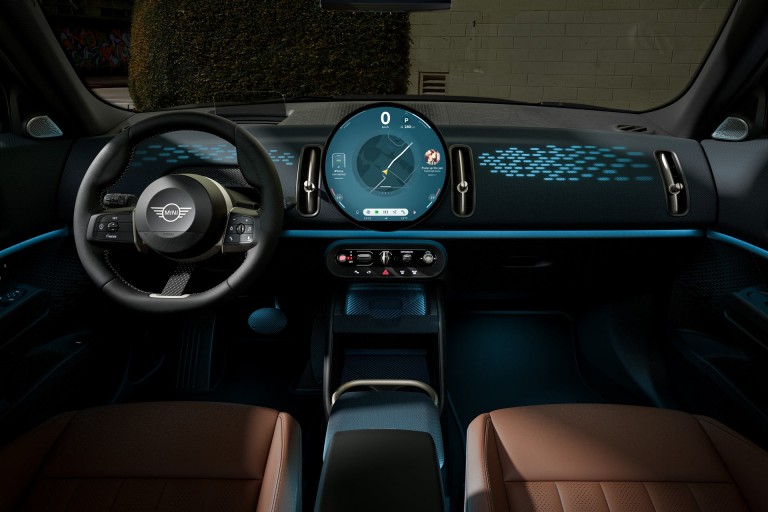 ה-MINI Countryman החשמלית - קיימות - בדים ממוחזרים