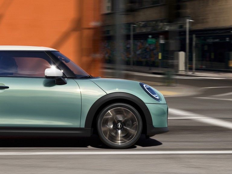 MINI Cooper‏ 3 דלתות - חוויית נהיגה - ניטור הסביבה