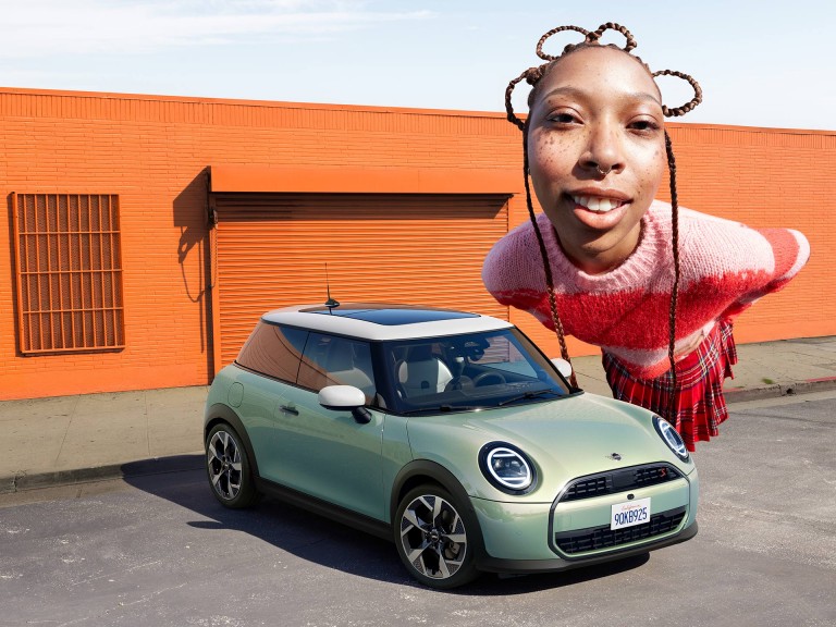 MINI Cooper‏ 3 דלתות - חוויית נהיגה - מערכת עזר לחניה
