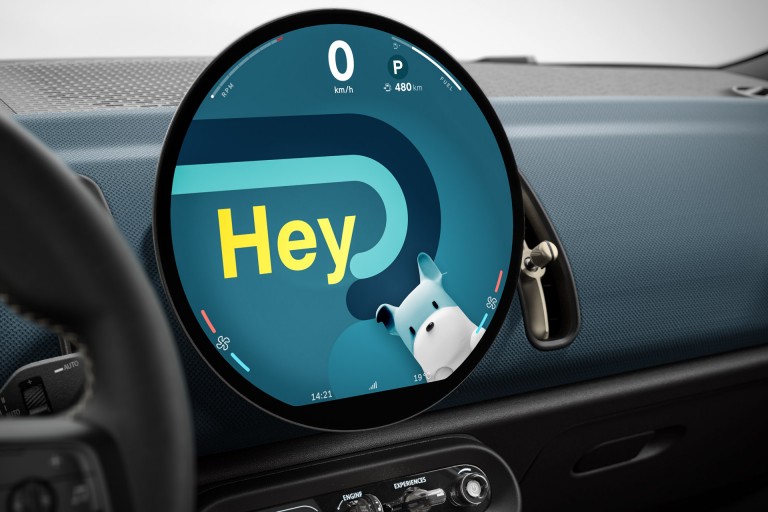 MINI Countryman - חלק פנימי - מסך OLED